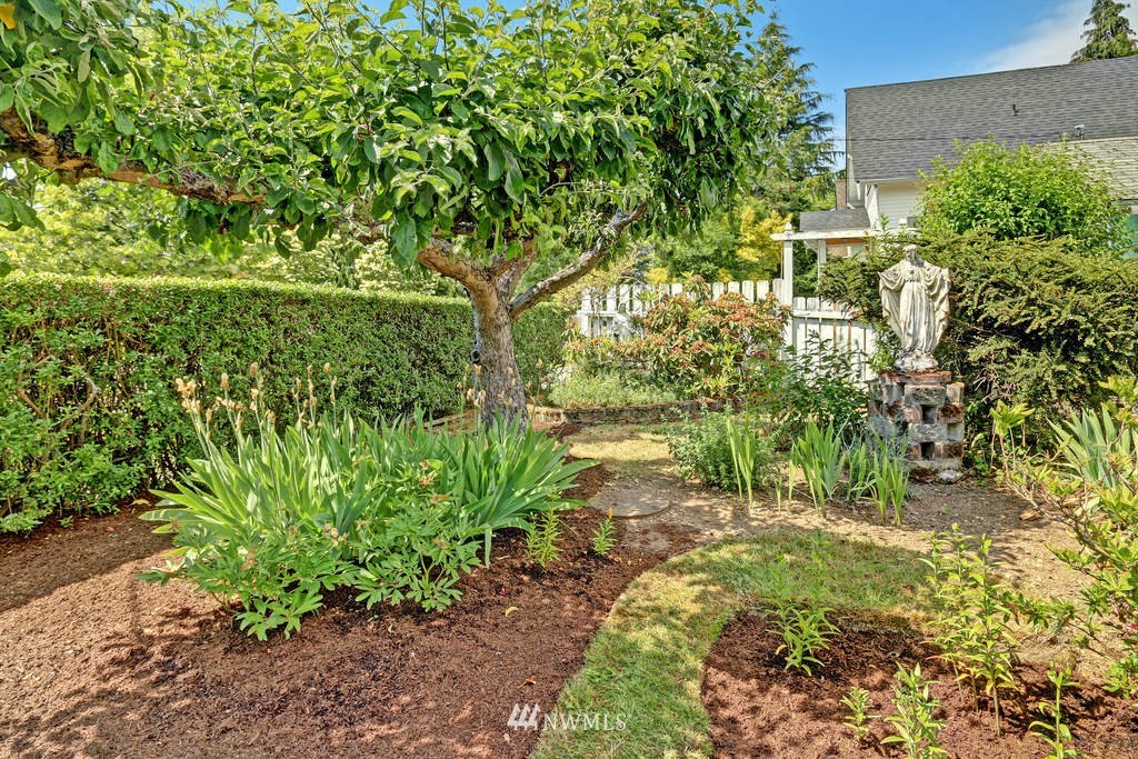 902 North 77th Street Seattle, WA 98103 - Photo 22 of 23 Gallery Image 22