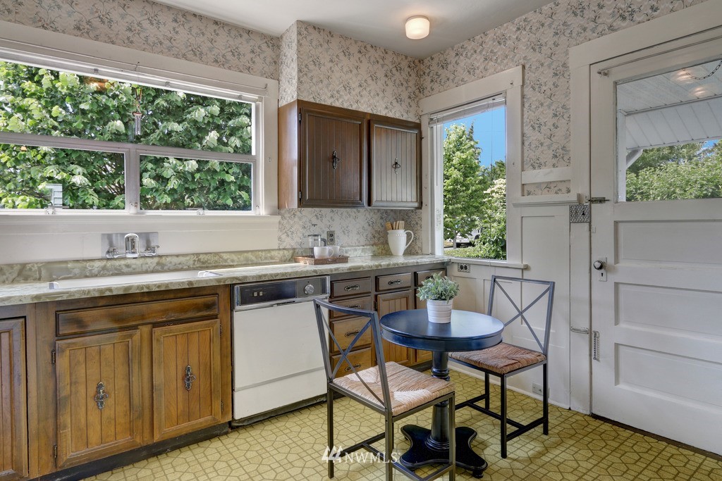 902 North 77th Street Seattle, WA 98103 - Photo 10 of 23 Gallery Image 10