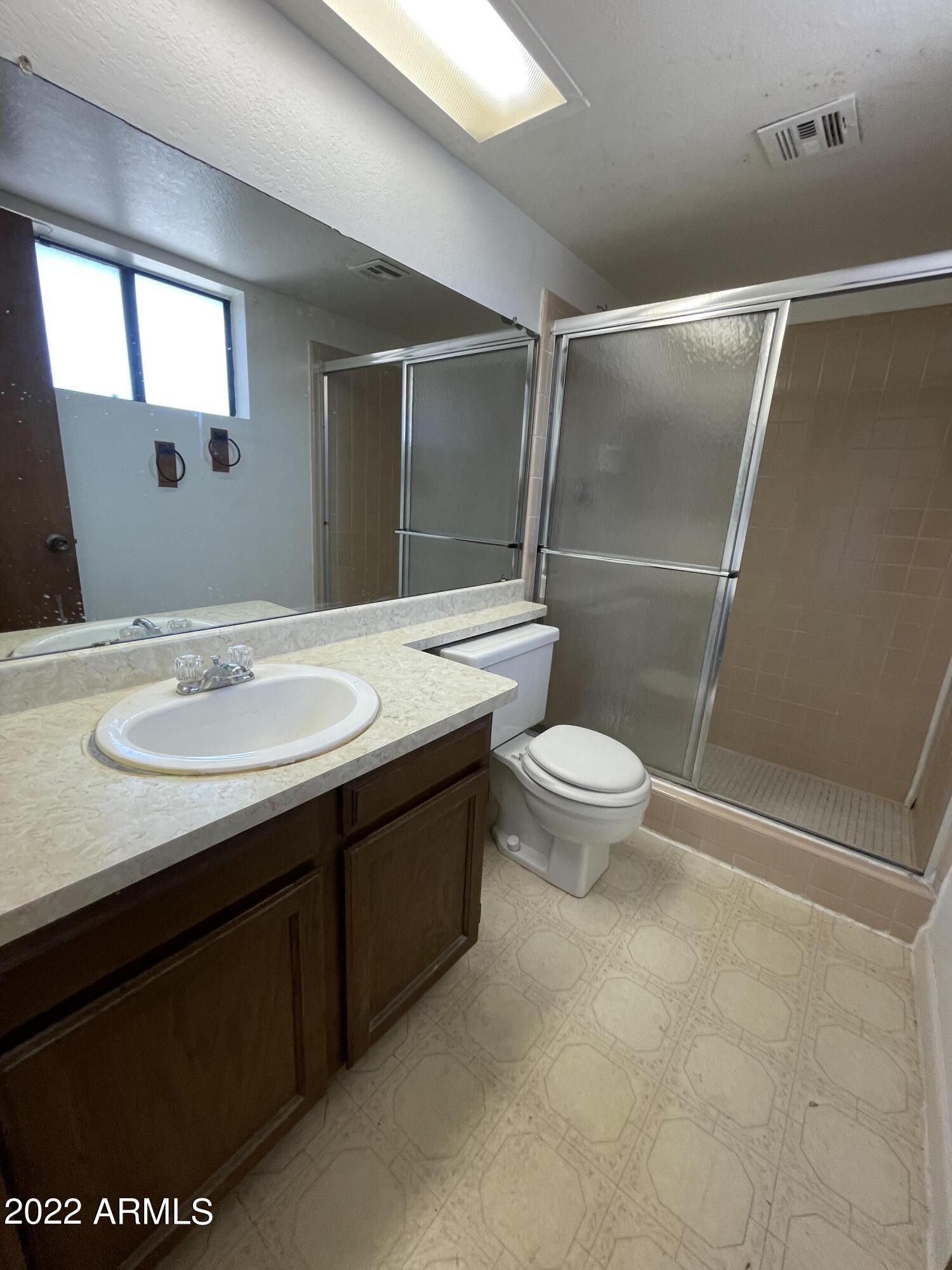 1845 West Utopia Road Phoenix, AZ 85027 - Photo 21 of 33 Master BAth