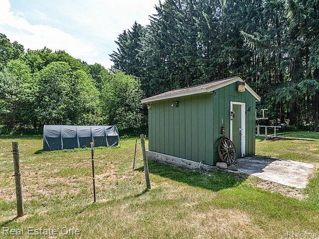 2070 West Wardlow Road Highland, MI 48357 - Photo 35 of 46 Tack Room or Artists Studio