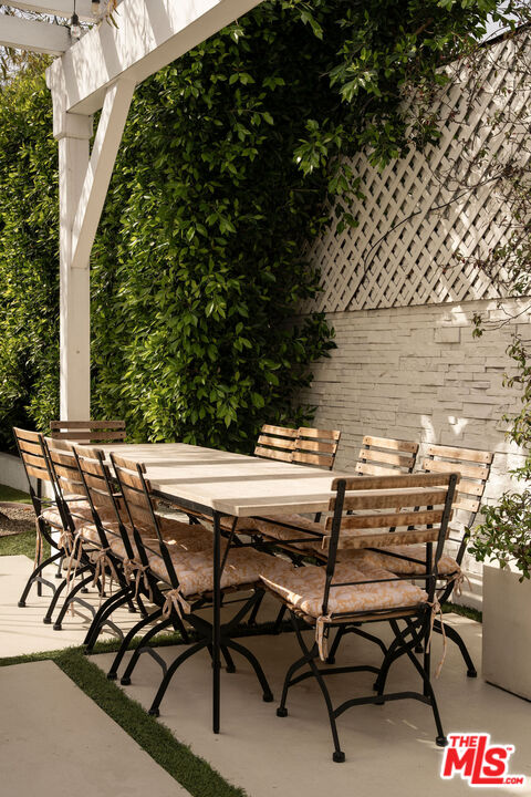 4080 Alla Road Los Angeles, CA 90066 - Photo 22 of 57 a view of a outdoor space with seating area