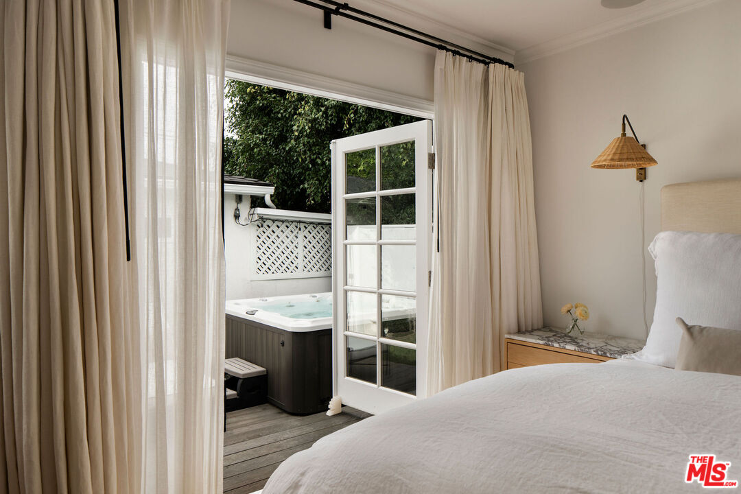 4080 Alla Road Los Angeles, CA 90066 - Photo 35 of 57 a bedroom with a bed and a window