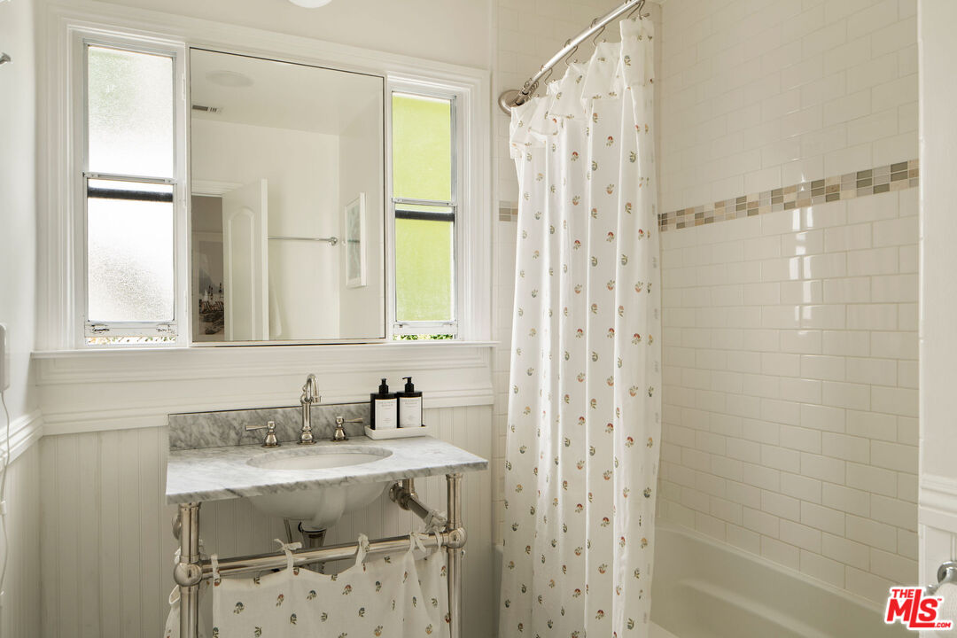 4080 Alla Road Los Angeles, CA 90066 - Photo 45 of 57 a bathroom with a sink and a mirror
