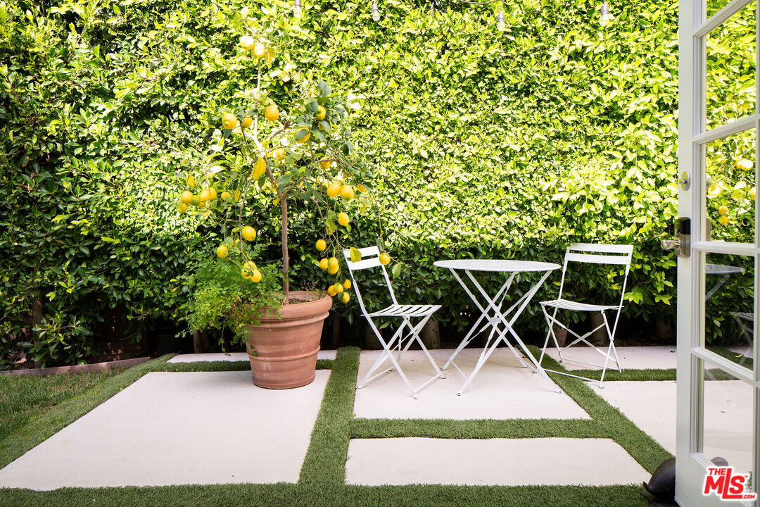 4080 Alla Road Los Angeles, CA 90066 - Photo 46 of 57 a view of a backyard with sitting area