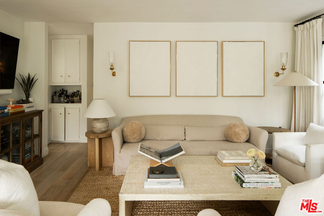 4080 Alla Road Los Angeles, CA 90066 - Photo 5 of 57 a living room with furniture and a flat screen tv