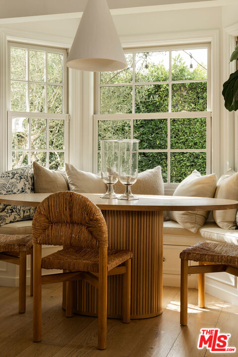 4080 Alla Road Los Angeles, CA 90066 - Photo 9 of 57 a living room with furniture and a window