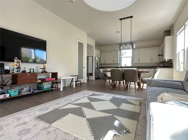 $5,300 | 109 Newall, Irvine, CA 92618