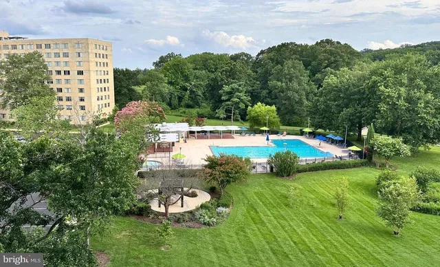 $199,990 | 6631 Wakefield Drive, Unit 819, Alexandria, VA 22307