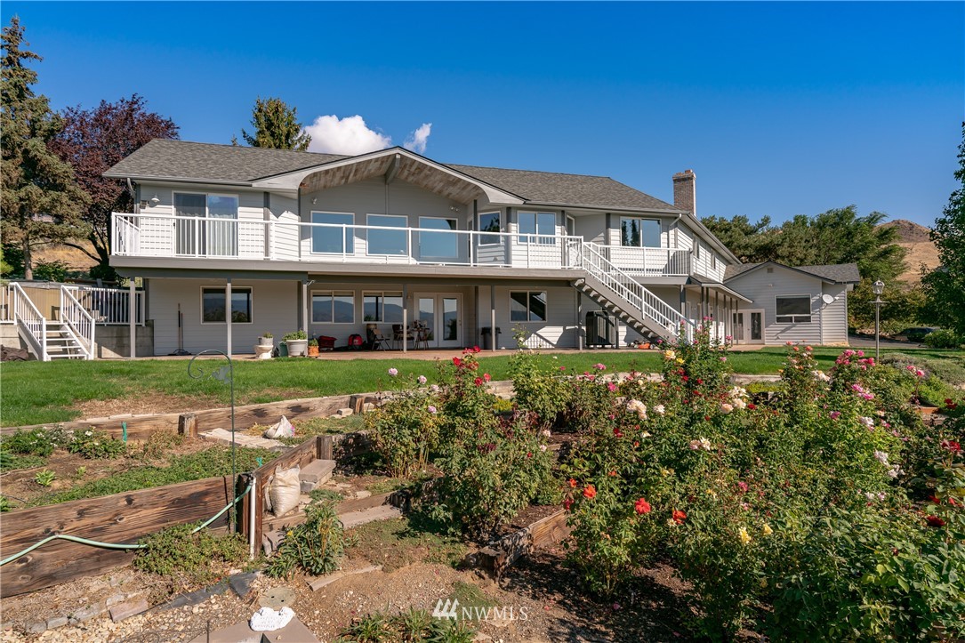 4123 Knowles Road Wenatchee, WA 98801 - Photo 1 of 40 Gallery Image 1