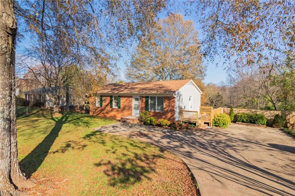 4981 Davis Road Winston-Salem, NC 27105 - Photo 3 of 30 Gallery Image 3