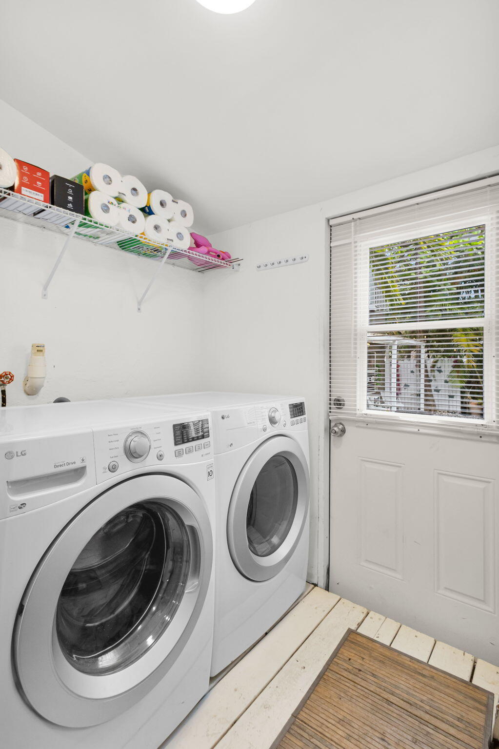 519 28th Street, Unit MAIN HOUSE West Palm Beach, FL 33407 - Photo 28 of 67 a utility room with dryer and washer