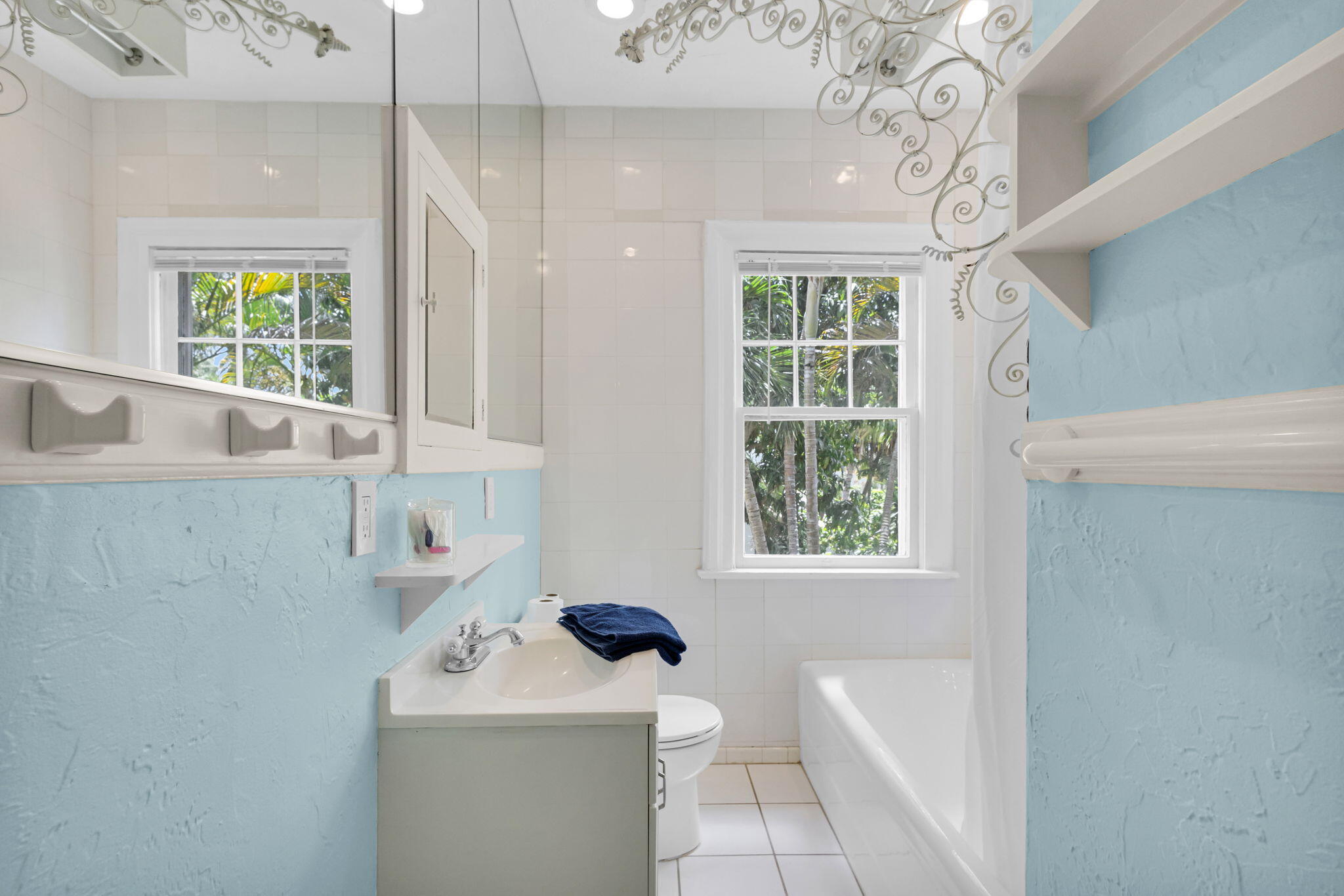 519 28th Street, Unit MAIN HOUSE West Palm Beach, FL 33407 - Photo 37 of 67 a bathroom with a sink a toilet and a bathtub