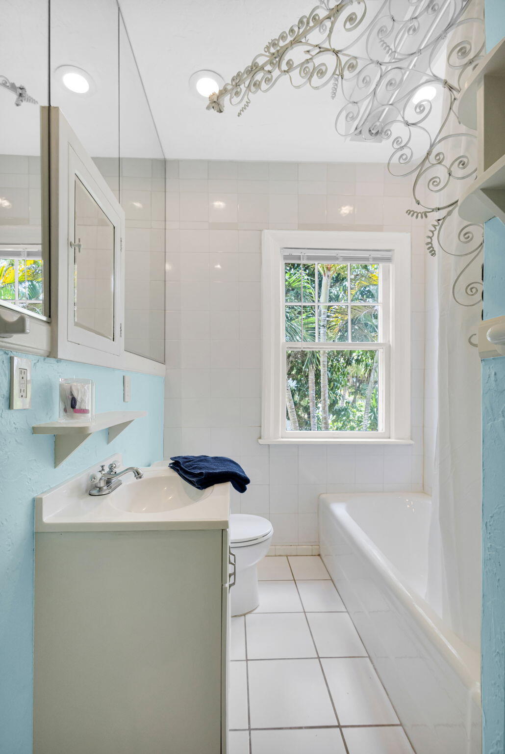 519 28th Street, Unit MAIN HOUSE West Palm Beach, FL 33407 - Photo 39 of 67 a bathroom with a bathtub a sink a vanity and a shower