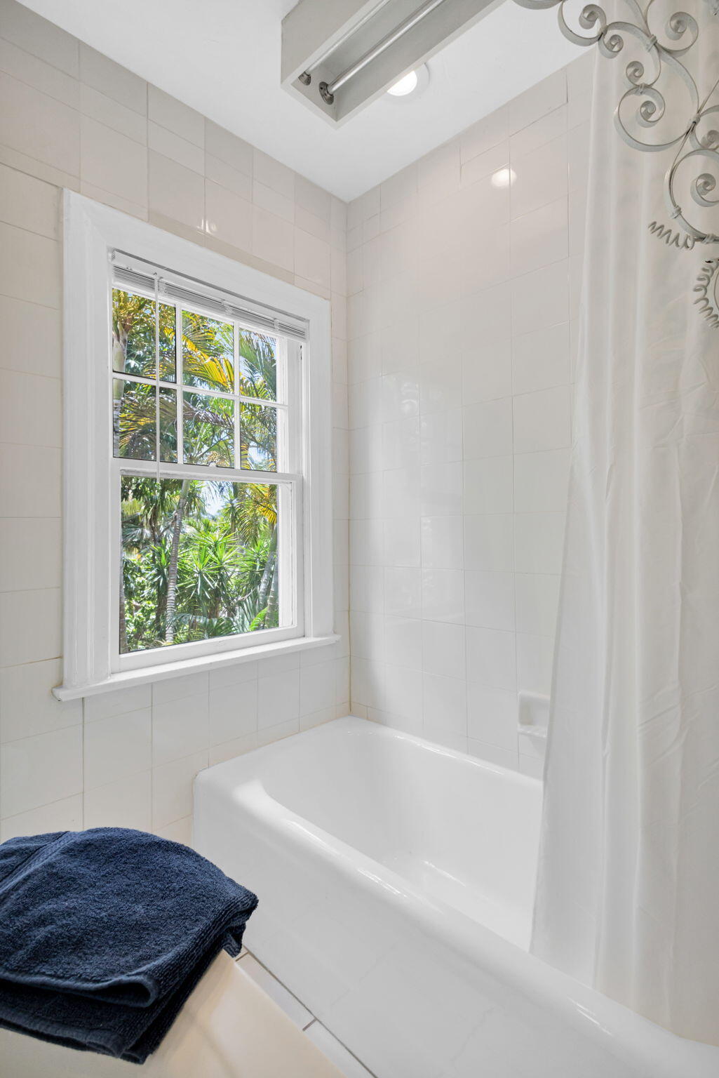 519 28th Street, Unit MAIN HOUSE West Palm Beach, FL 33407 - Photo 41 of 67 a bath tub sitting next to a window