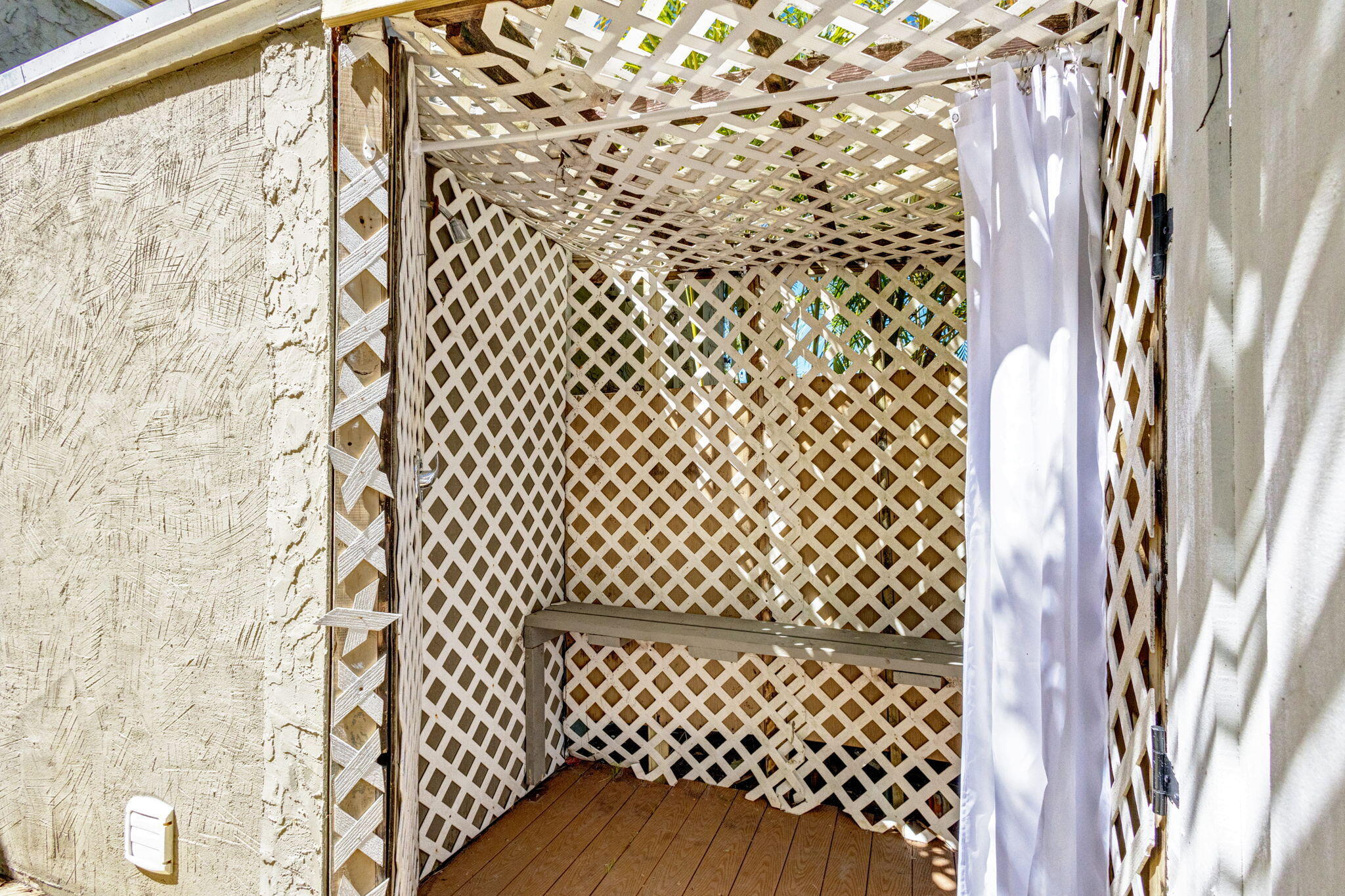 519 28th Street, Unit MAIN HOUSE West Palm Beach, FL 33407 - Photo 49 of 67 Outdoor shower