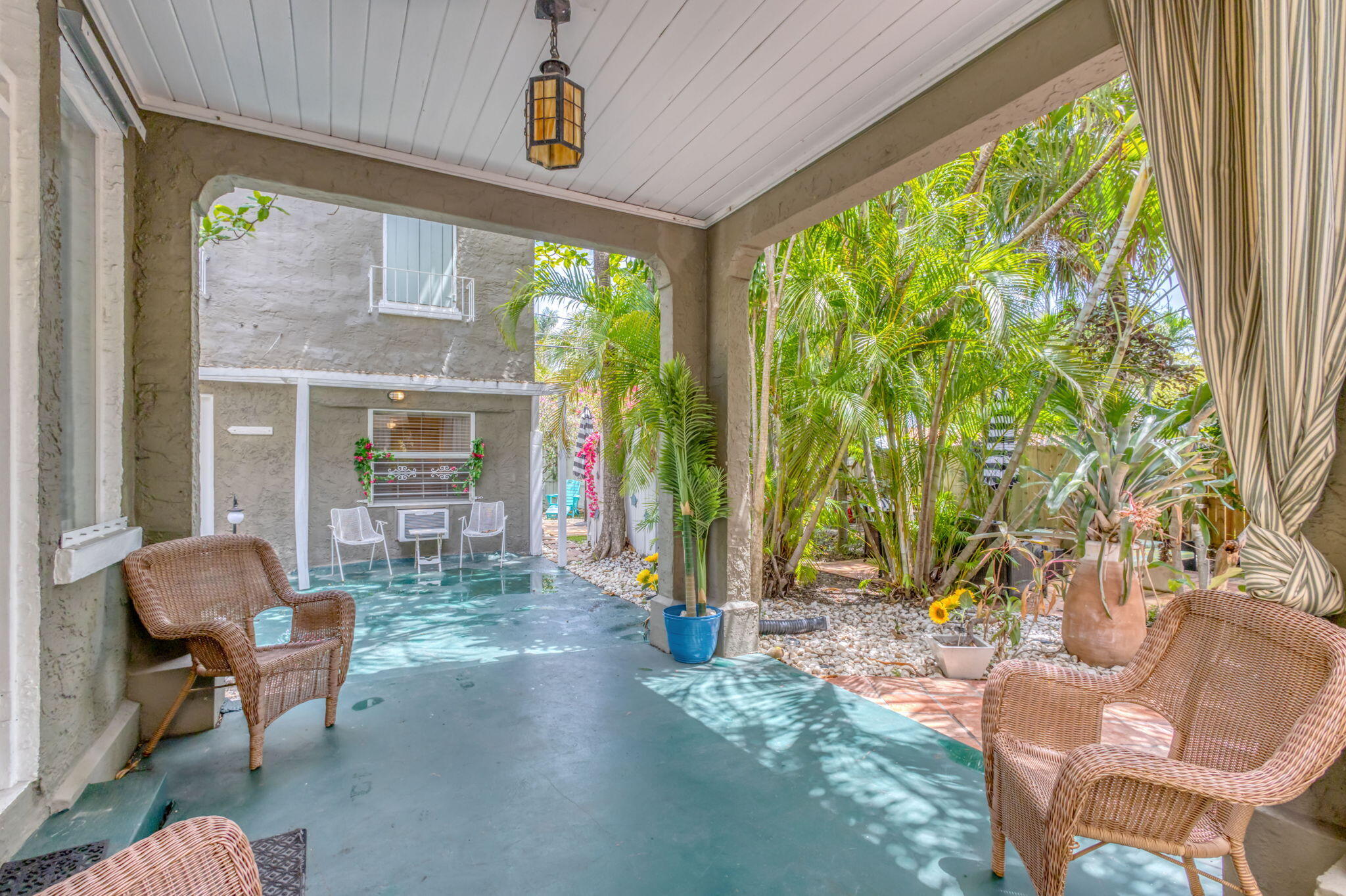 519 28th Street, Unit MAIN HOUSE West Palm Beach, FL 33407 - Photo 57 of 67 a living room with furniture and a large window