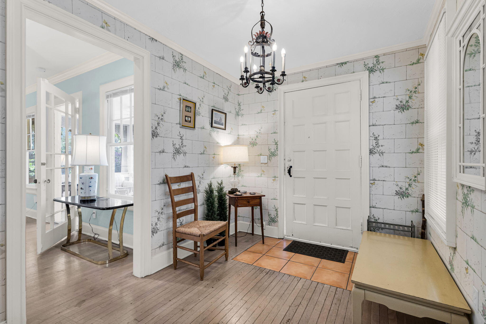 519 28th Street, Unit MAIN HOUSE West Palm Beach, FL 33407 - Photo 9 of 67 a view of a livingroom with furniture and hardwood floor