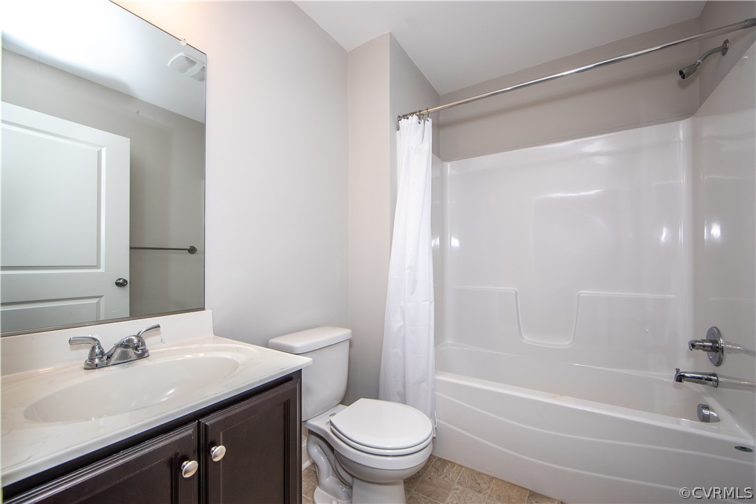 6711 Cross County Road Gum Spring, VA 23065 - Photo 14 of 21 The hall bathroom offers a tub/shower combo, lamin