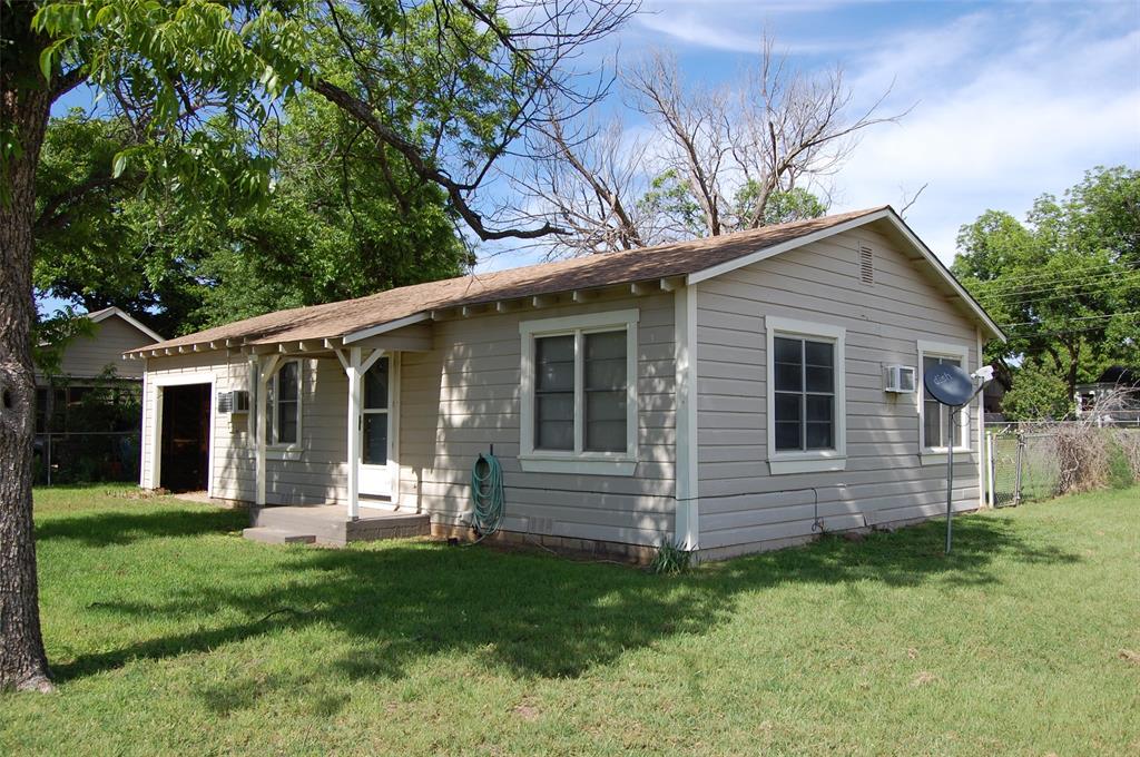 141 Ragland Street Graham, TX 76450 - Photo 2 of 17