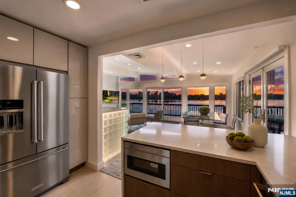 35 Shore Road Edgewater, NJ 07020 - Photo 19 of 49