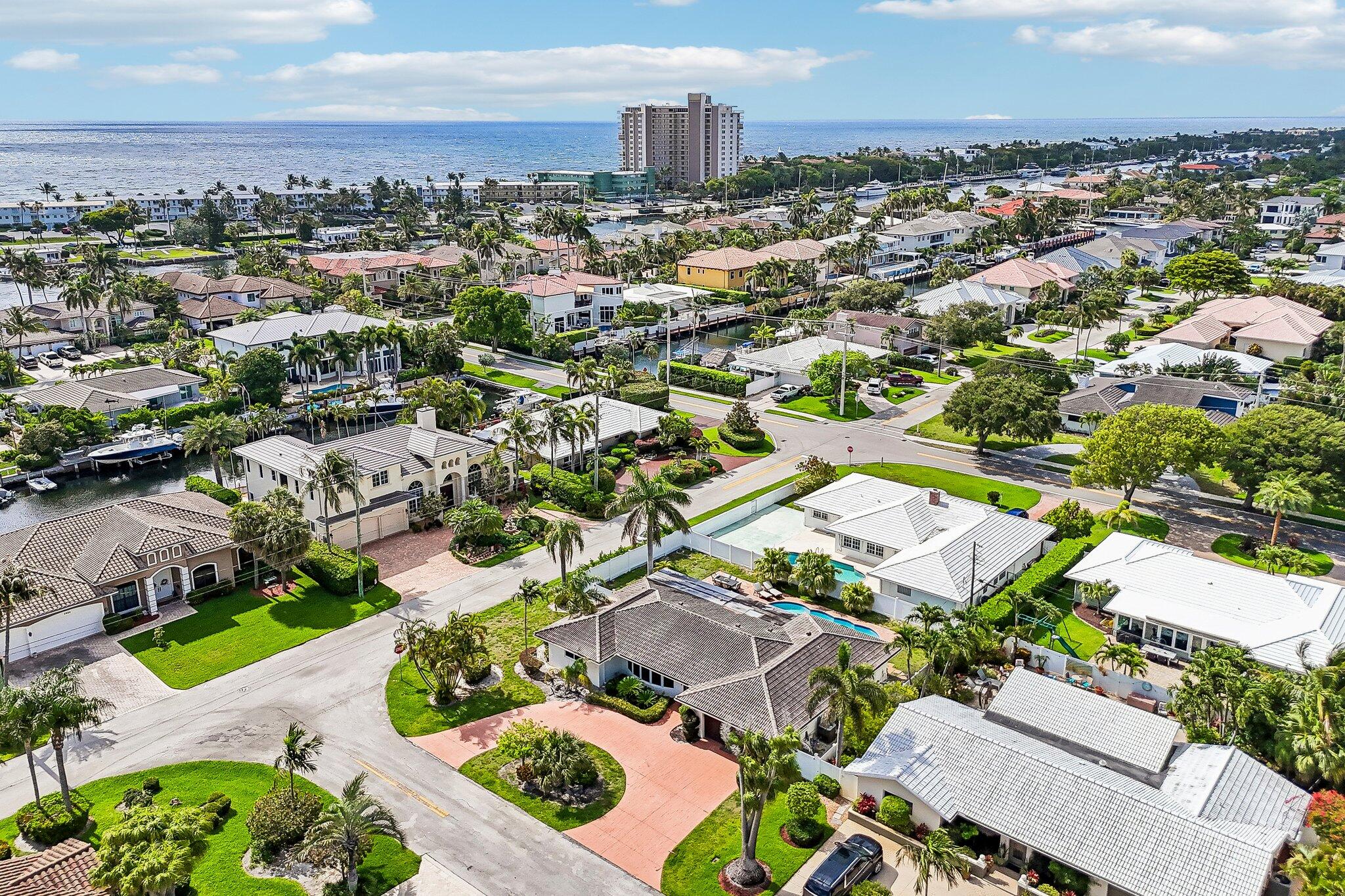 2940 Northeast 39th Court Lighthouse Point, FL 33064 - Photo 38 of 42 an aerial view of a city with lots of residential buildings