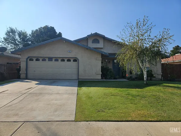 a front view of house with yard
