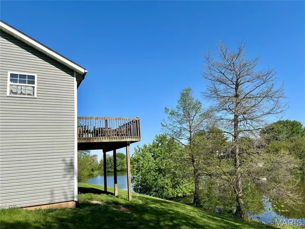 $269,900 | 17604 Monaco Drive, Brighton, IL 62012