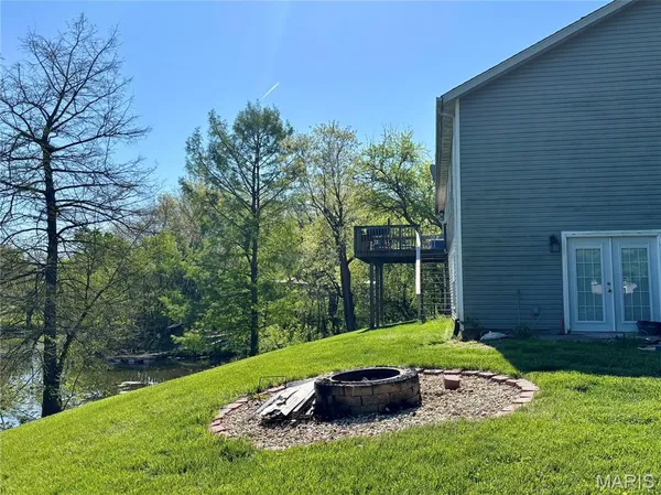 $269,900 | 17604 Monaco Drive, Brighton, IL 62012