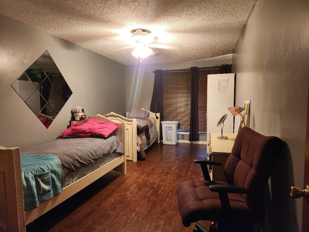 188 Ivan Road Memphis, TN 38109 - Photo 15 of 18 a living room with furniture and a flat screen tv