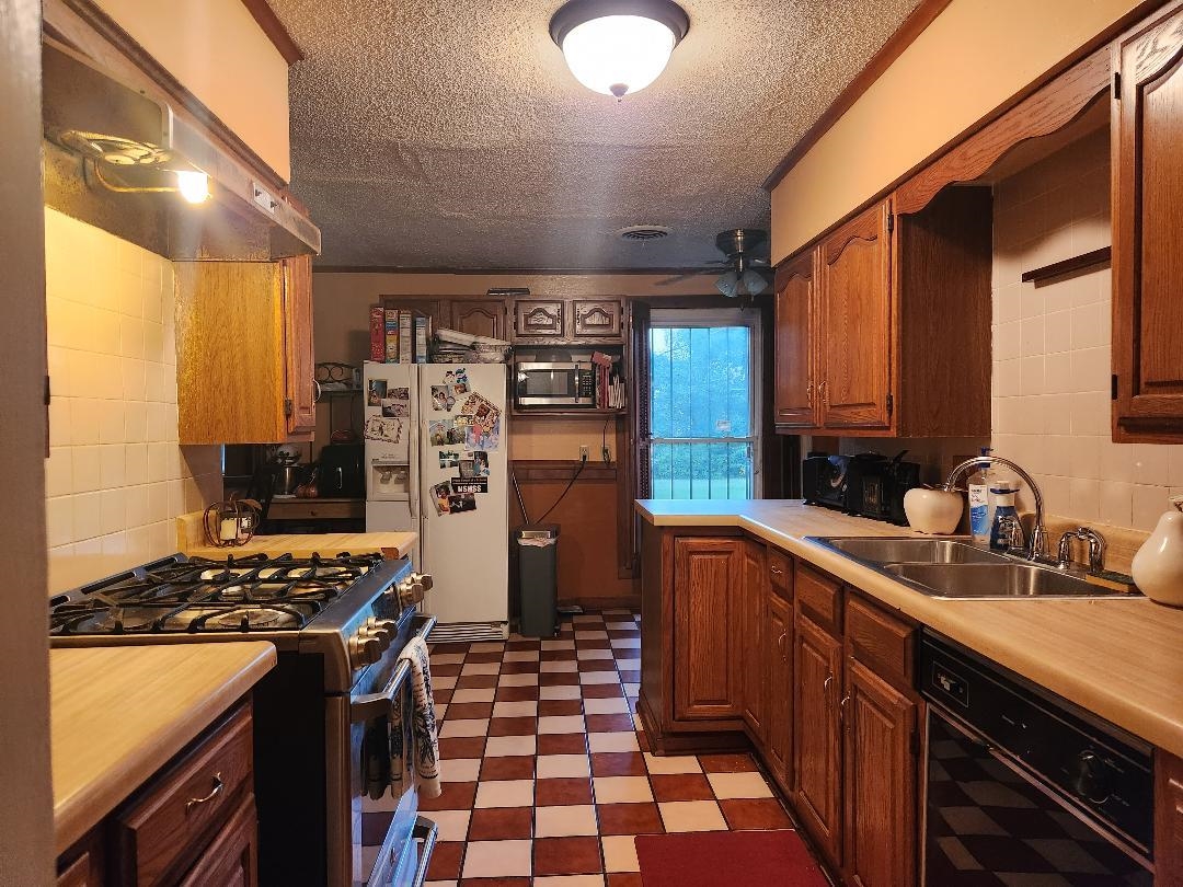 188 Ivan Road Memphis, TN 38109 - Photo 9 of 18 a kitchen with a sink stove and refrigerator