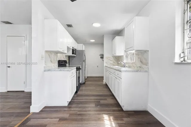 $2,200 | 4201 Northwest 25th Avenue, Unit 2, Miami, FL 33142