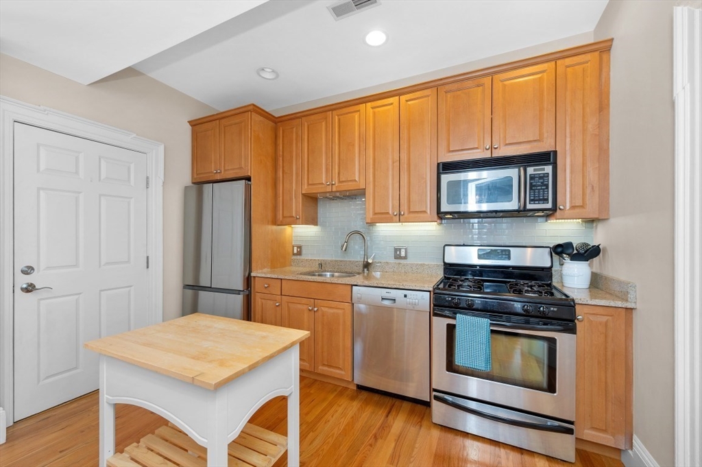 8 Parker Road, Unit 5 Wakefield, MA 01880 - Photo 2 of 20