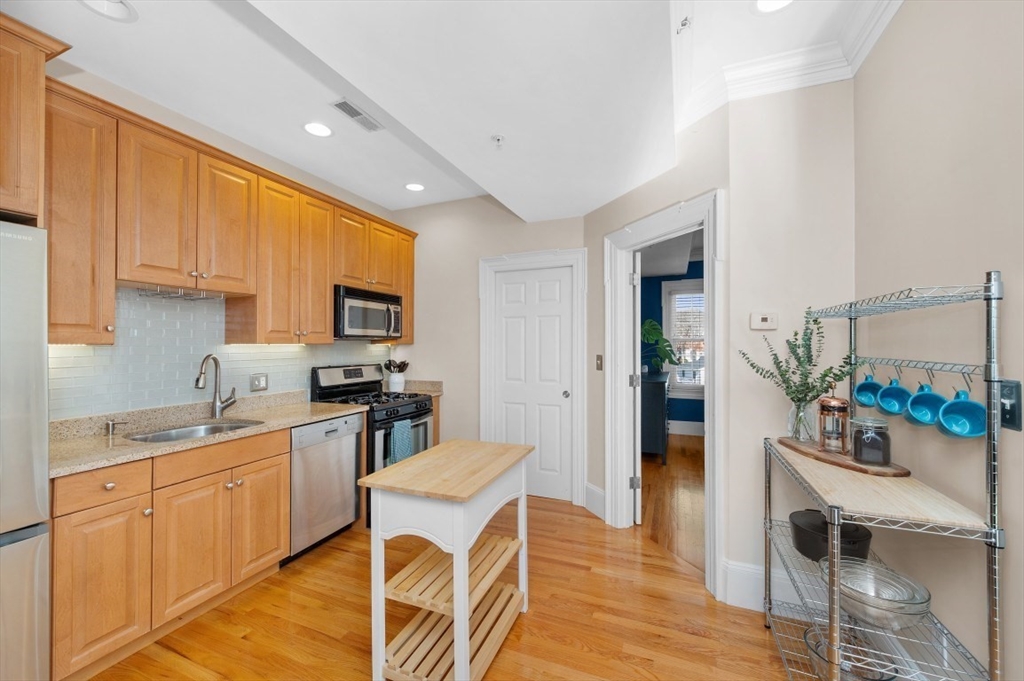 8 Parker Road, Unit 5 Wakefield, MA 01880 - Photo 3 of 20