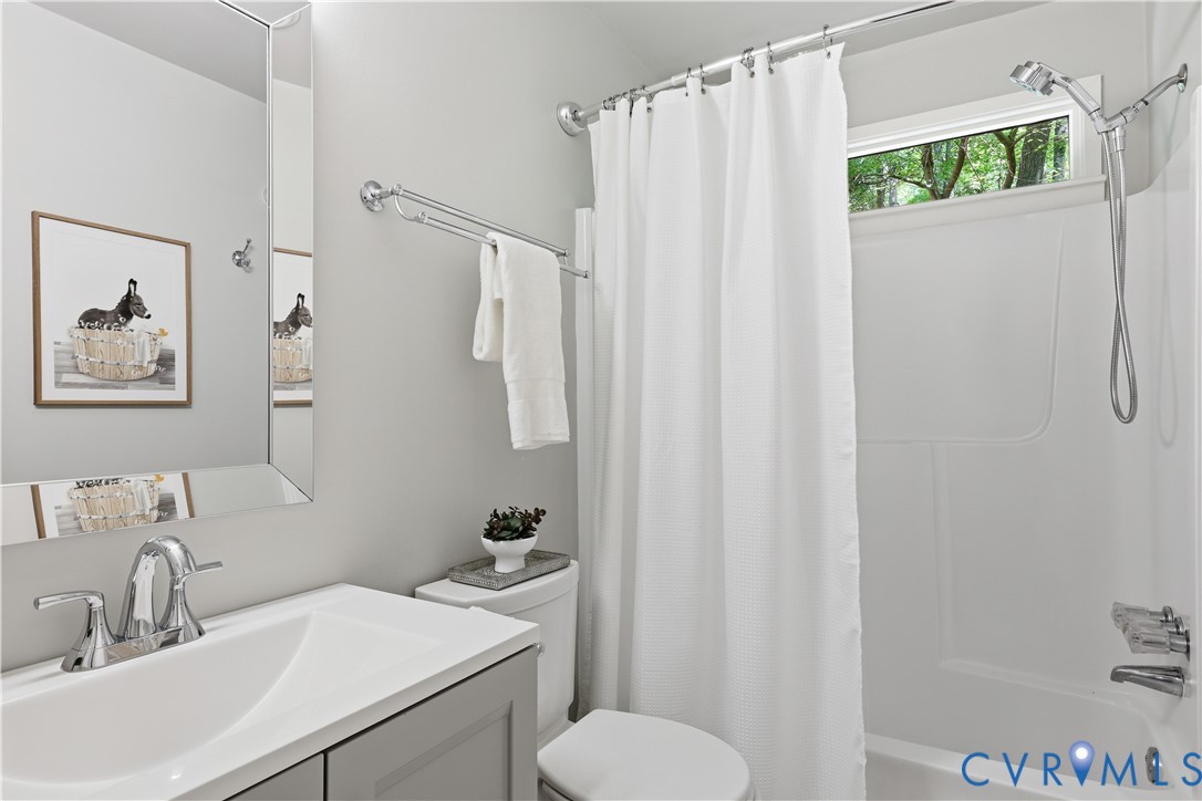 13622 Winterberry Ridge Midlothian, VA 23112 - Photo 28 of 47 a bathroom with a sink toilet and shower
