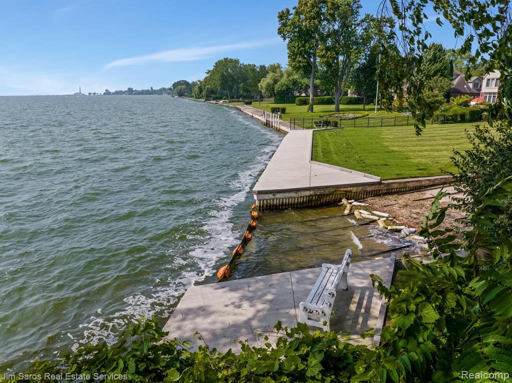 1040 Lake Shore Road Grosse Pointe Shores, MI 48236 - Photo 8 of 9