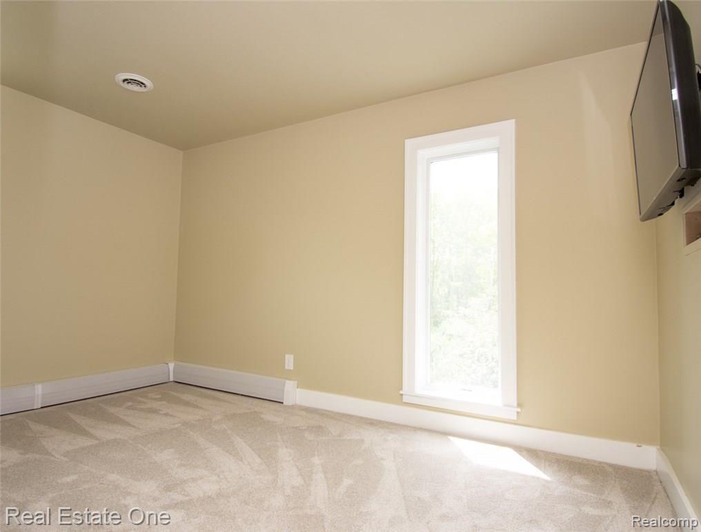 90 Indianside Road Oakland, MI 48363 - Photo 26 of 34 DSC_3930.jpg