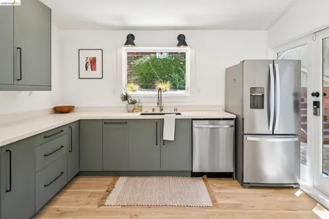 $899,000 | 6400 Pinehaven Road, Oakland, CA 94611