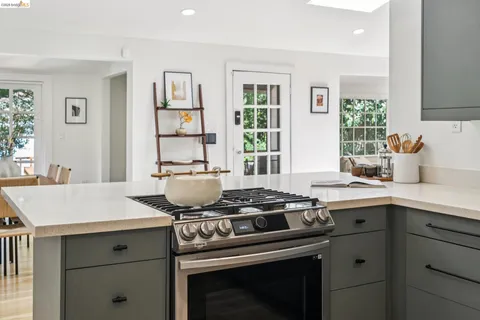 $899,000 | 6400 Pinehaven Road, Oakland, CA 94611