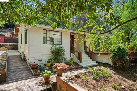 $899,000 | 6400 Pinehaven Road, Oakland, CA 94611