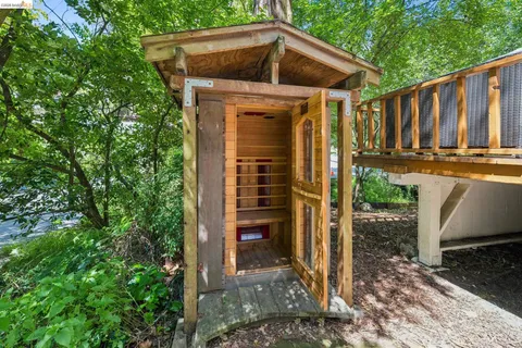 $899,000 | 6400 Pinehaven Road, Oakland, CA 94611
