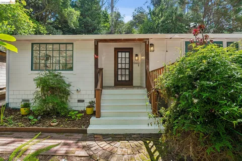 $899,000 | 6400 Pinehaven Road, Oakland, CA 94611