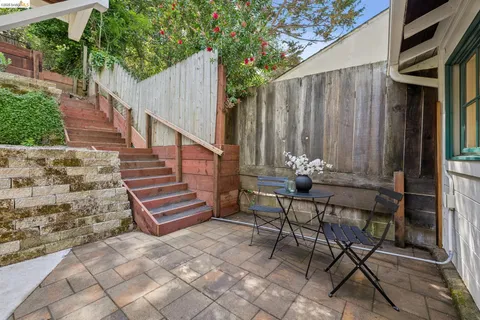 $899,000 | 6400 Pinehaven Road, Oakland, CA 94611