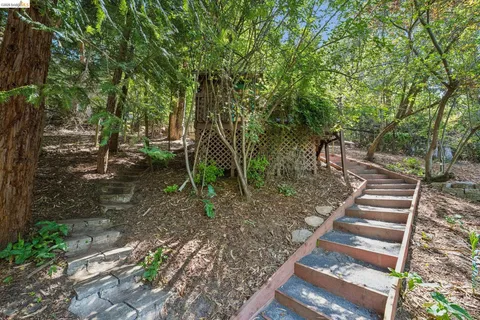 $899,000 | 6400 Pinehaven Road, Oakland, CA 94611