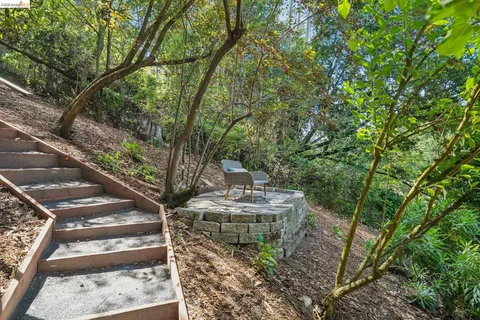 $899,000 | 6400 Pinehaven Road, Oakland, CA 94611