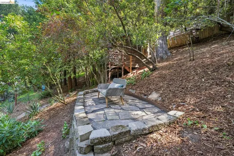 $899,000 | 6400 Pinehaven Road, Oakland, CA 94611