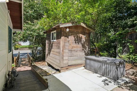 $899,000 | 6400 Pinehaven Road, Oakland, CA 94611