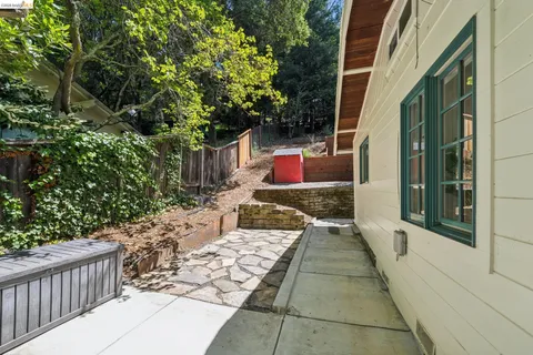 $899,000 | 6400 Pinehaven Road, Oakland, CA 94611