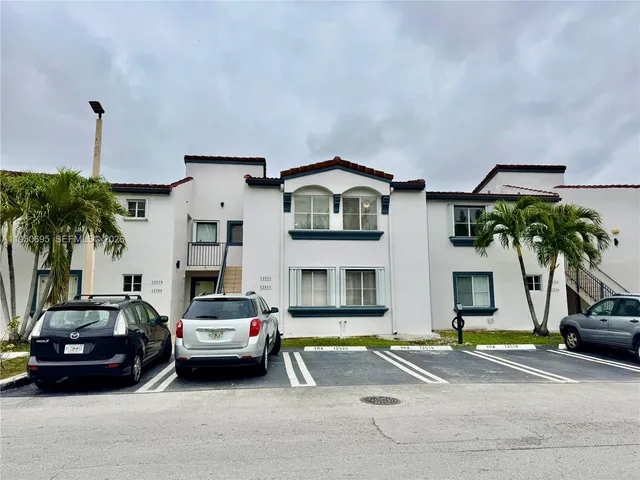 $2,600 | 12514 Northwest 11th Trail, Unit 204, Miami, FL 33182