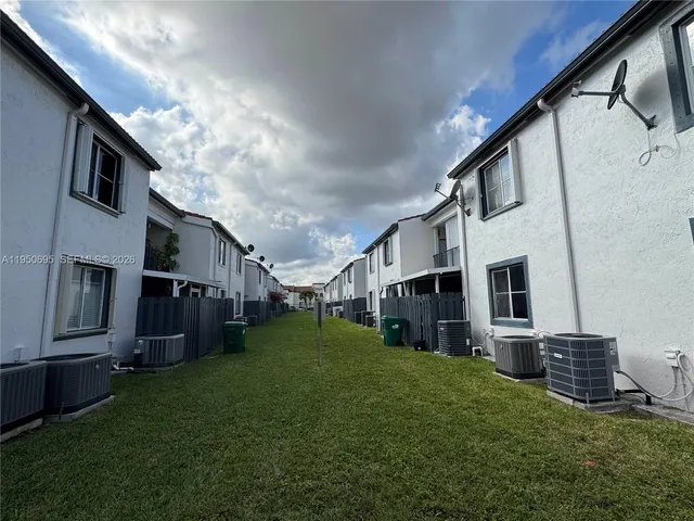 $2,600 | 12514 Northwest 11th Trail, Unit 204, Miami, FL 33182