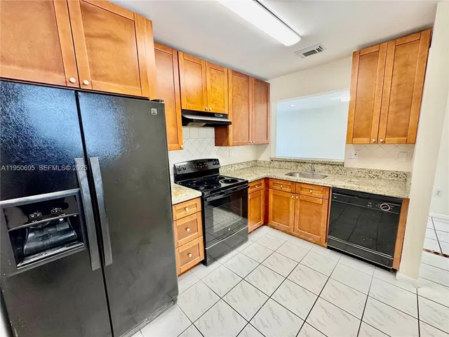 $2,600 | 12514 Northwest 11th Trail, Unit 204, Miami, FL 33182